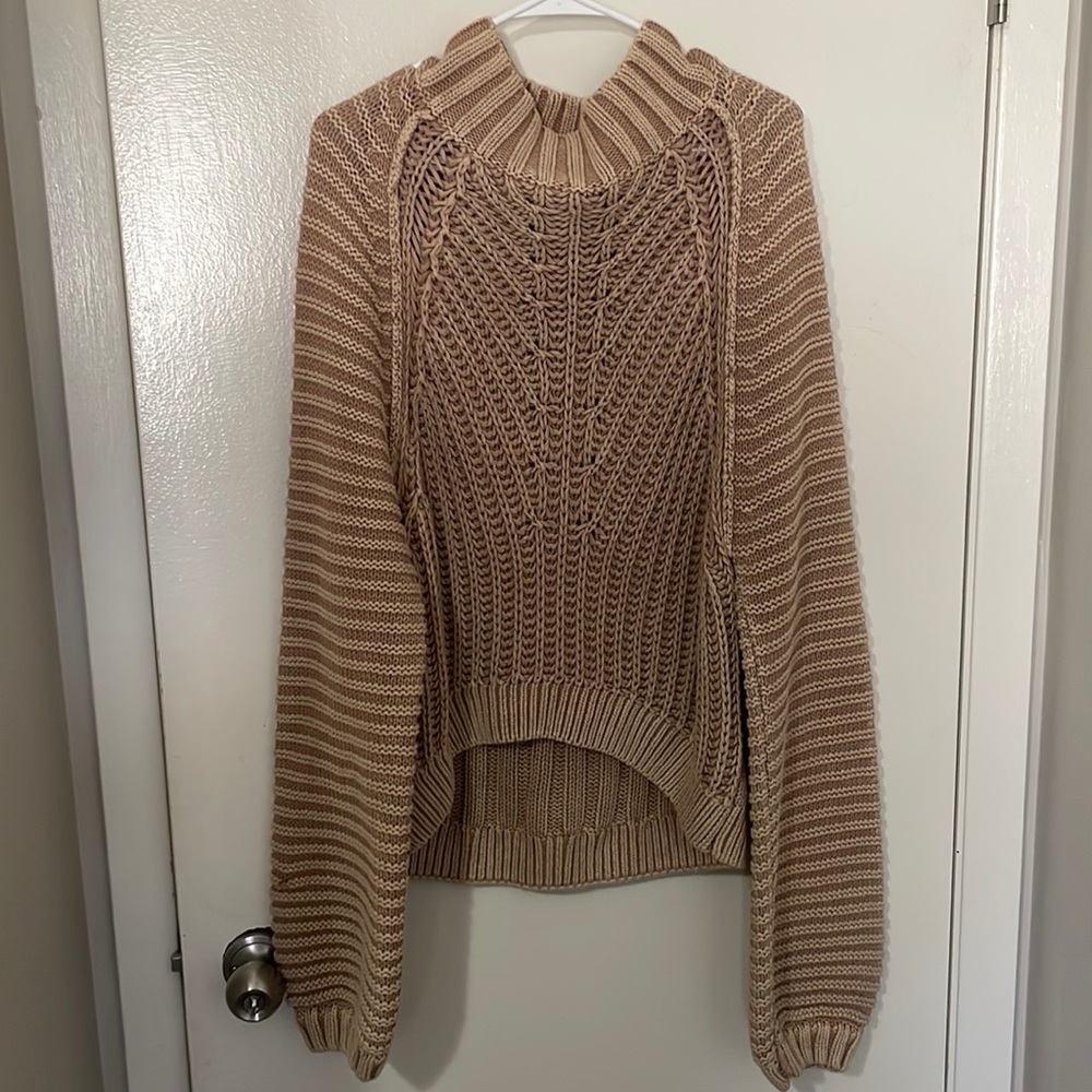 FREE PEOPLE SWEATER size Medium, color light pink/ mauve